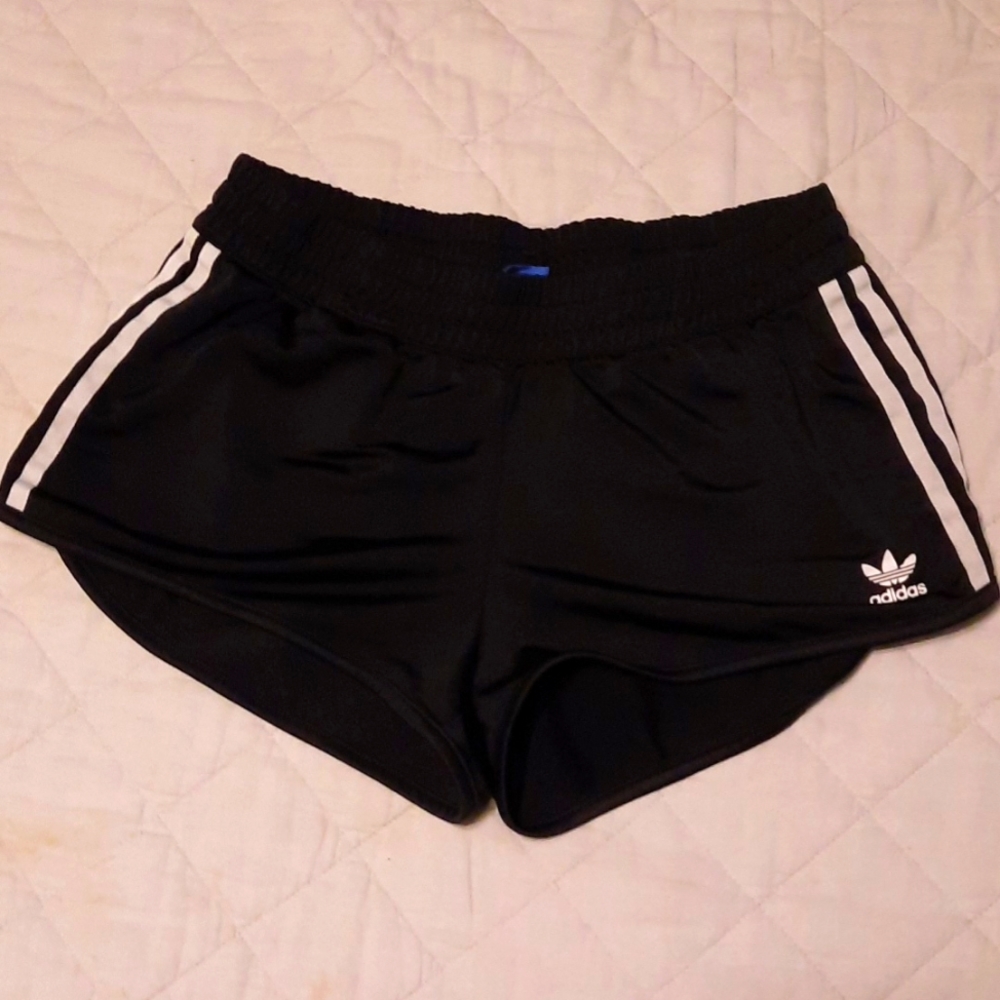 ADIDAS womens medium shorts